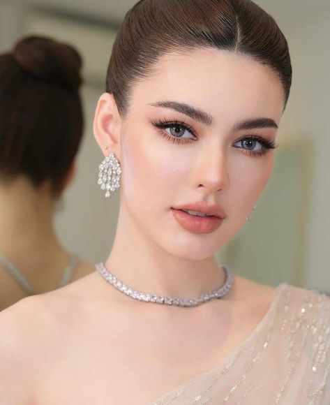 عاطفه حقی آموزش میکاپ و گریم در تهران نیاوران