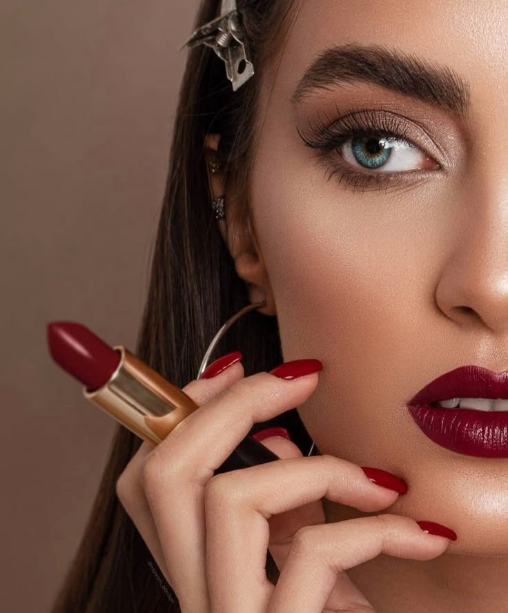 عاطفه حقی آموزش میکاپ و گریم در تهران نیاوران